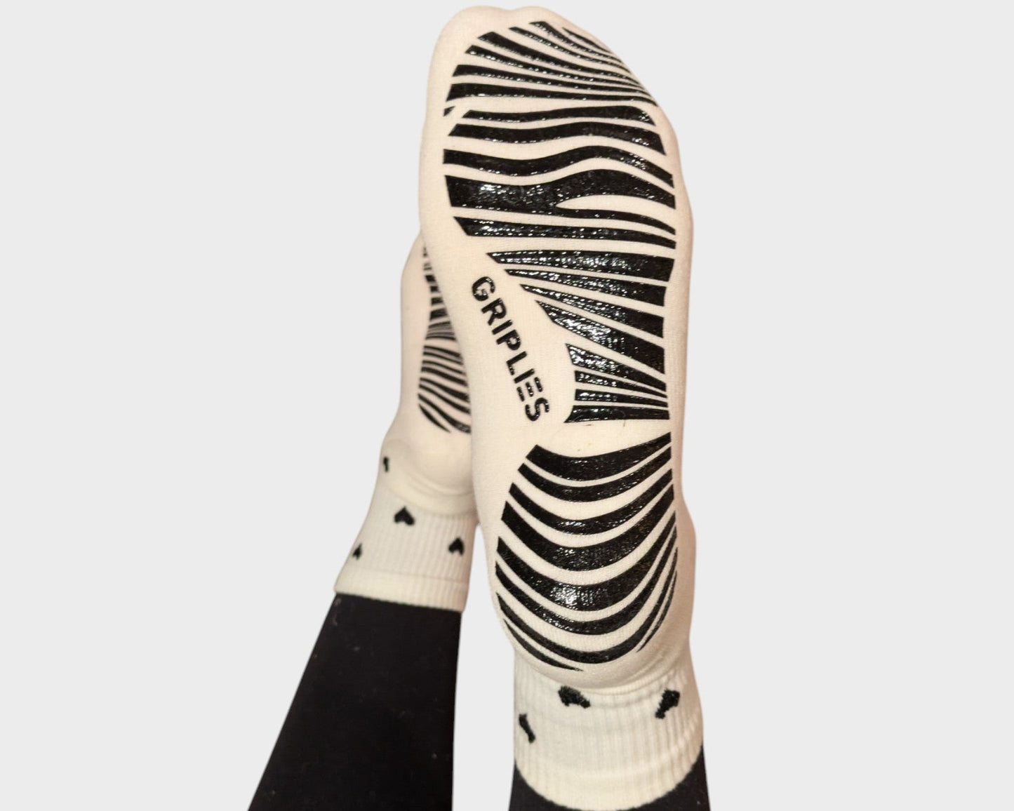 Pilates Socken - Sweetheart Mid-Crew mit schwarzen Herzchen - Griplies