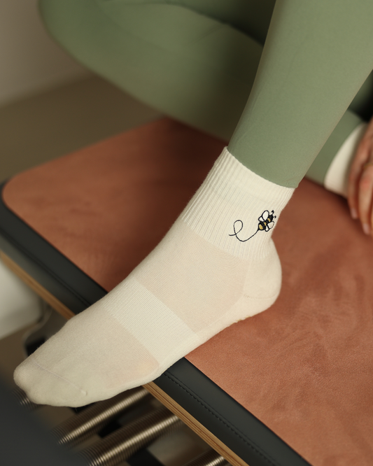 Honey Bee - Mid-Crew Pilates Socken - Griplies